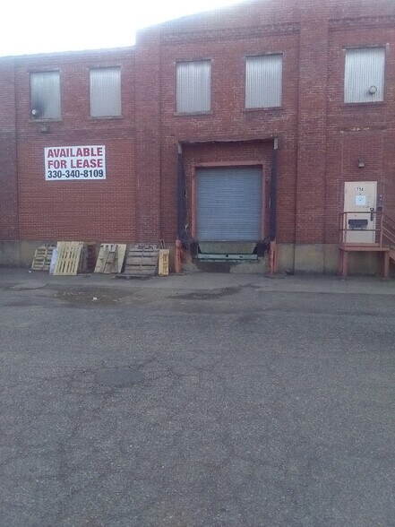More Photos Of 714 Kaderly St NW, New Philadelphia Warehouse For Lease