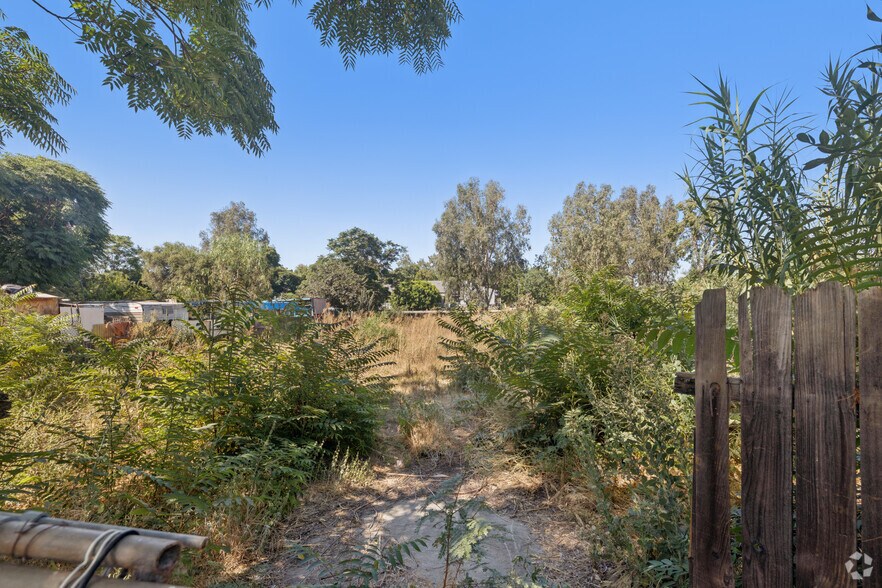 More Photos Of 11523 Sproule Ave, Pacoima Land For Sale
