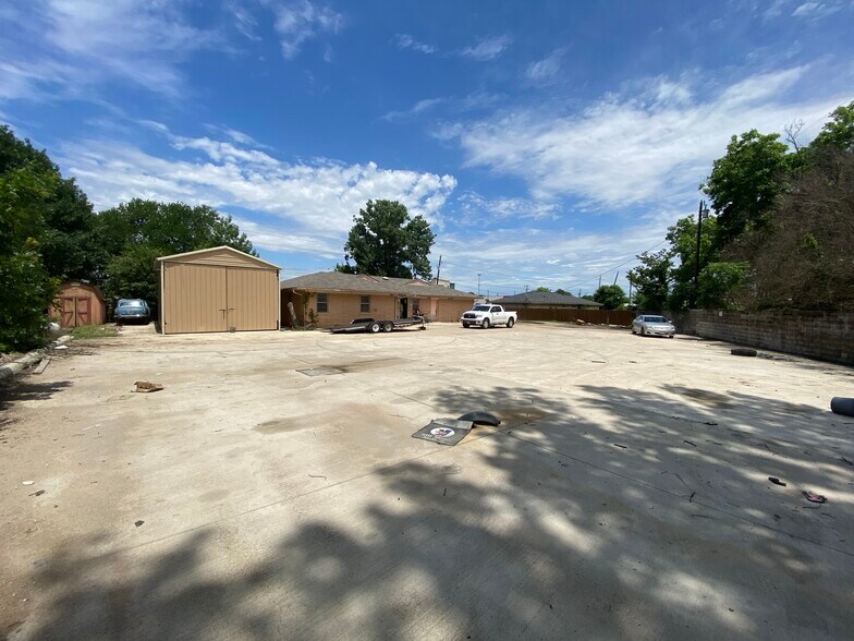 More Photos Of 6716 K Ave, Plano Office For Sale