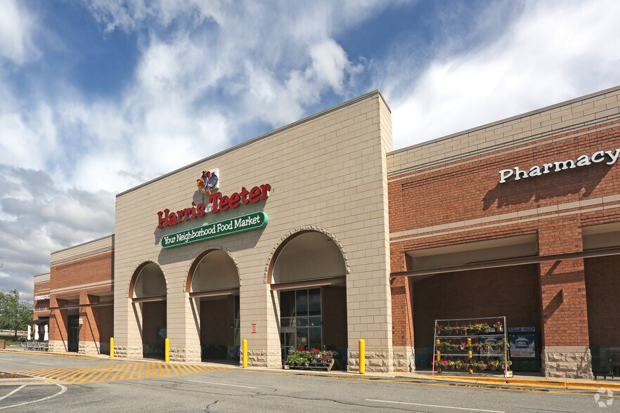 More Photos Of 1601-1651 New Garden Rd, Greensboro Unknown For Lease