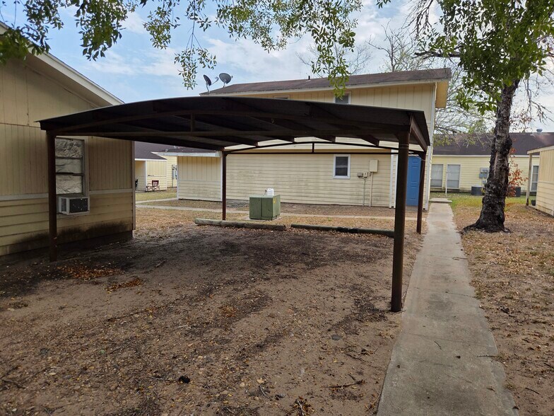 More Photos Of 657 W 4th St, Yorktown Apartments For Sale