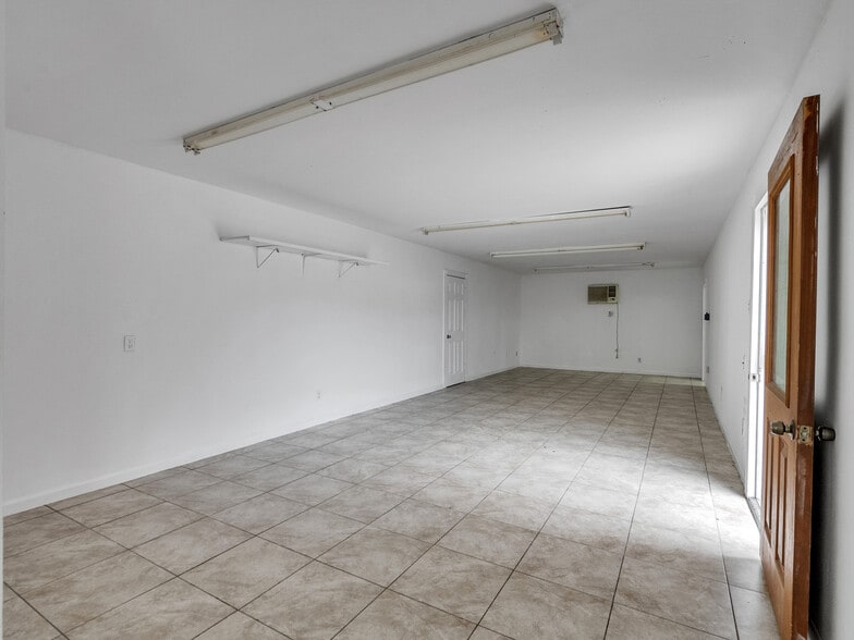 More Photos Of 2002 W Highway 6, Alvin Office For Sale