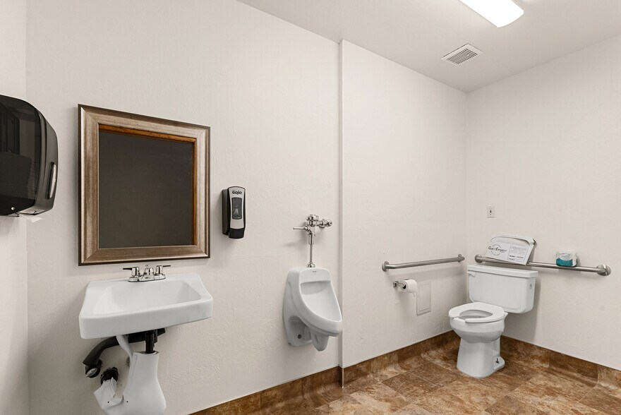 More Photos Of 7126 Skyway, Paradise Storefront Retail Office For Sale