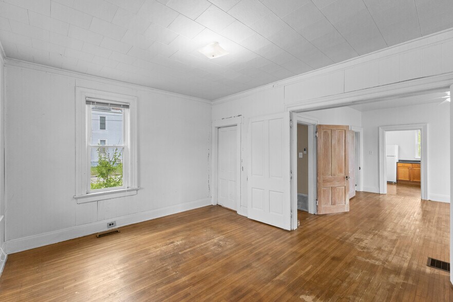 More Photos Of 4103 Broadway, Grove City Freestanding For Sale