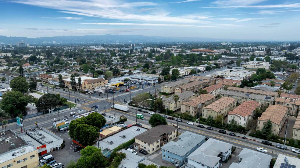 More Photos Of 7224 Hazeltine Ave, Van Nuys Apartments For Sale