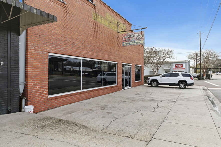 More Photos Of 111 W Ridgeley St, Atmore Storefront For Sale
