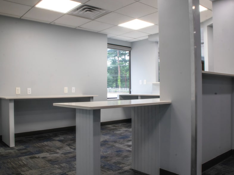 More Photos Of 826 Crescent St, Brockton Freestanding For Lease