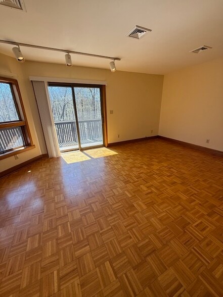 More Photos Of 419 York Rd, New Hope Freestanding For Sale