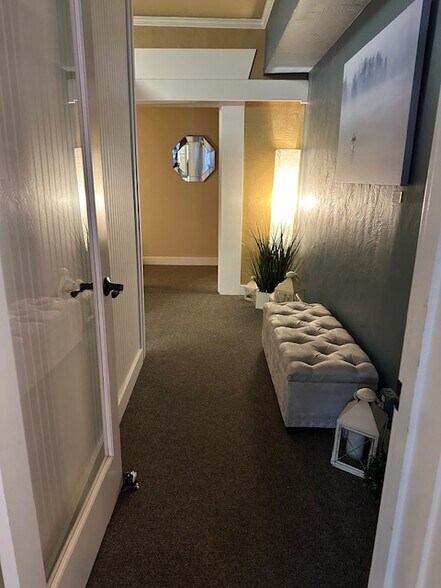 More Photos Of 390 NE Hostmark St, Poulsbo Office For Lease