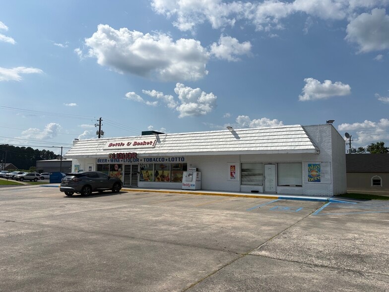 More Photos Of 2006 Redmond Cir NW, Rome Convenience Store For Sale
