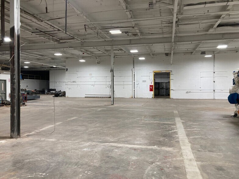 More Photos Of 7528 State Fair Blvd, Baldwinsville Manufacturing For Lease