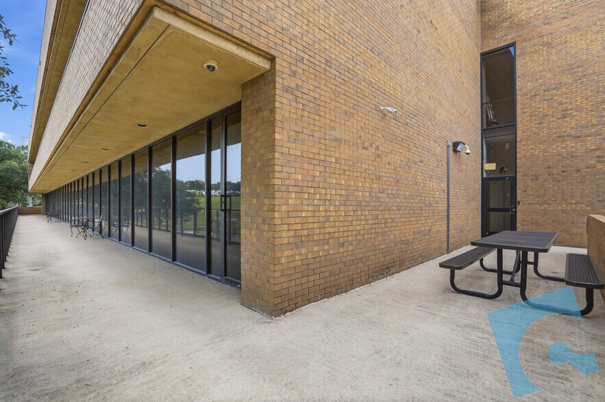 More Photos Of 250 Decker Dr, Irving Office For Lease