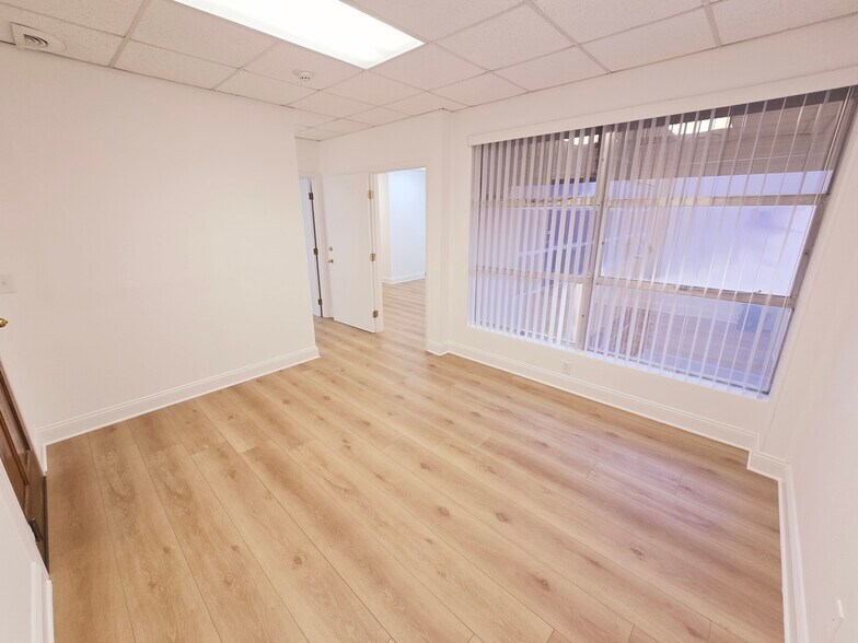 More Photos Of 155-157 E New England Ave, Winter Park Medical For Sale