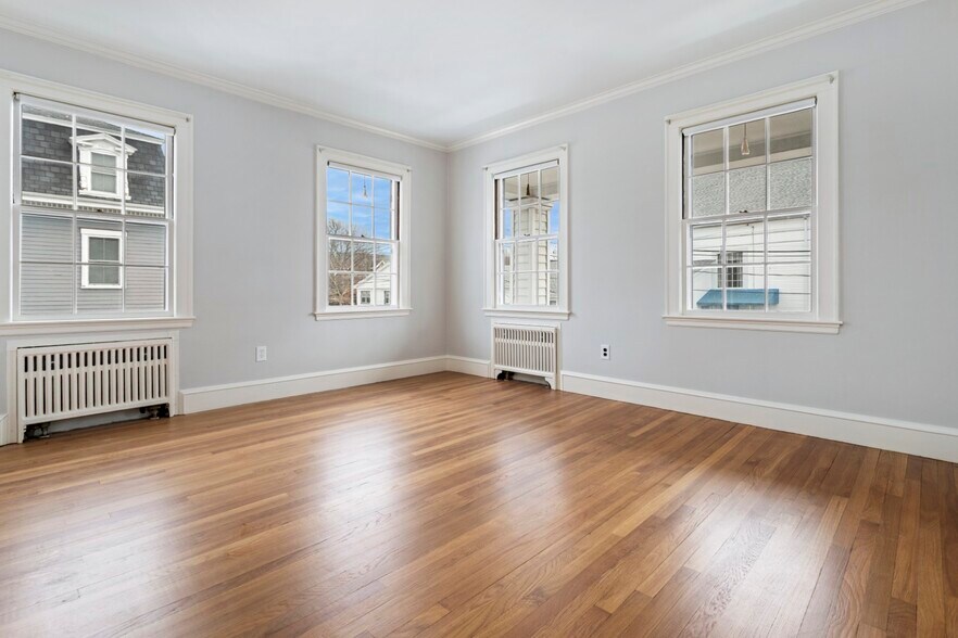 More Photos Of 4-6 Common St, Stoneham Storefront Retail Residential For Sale