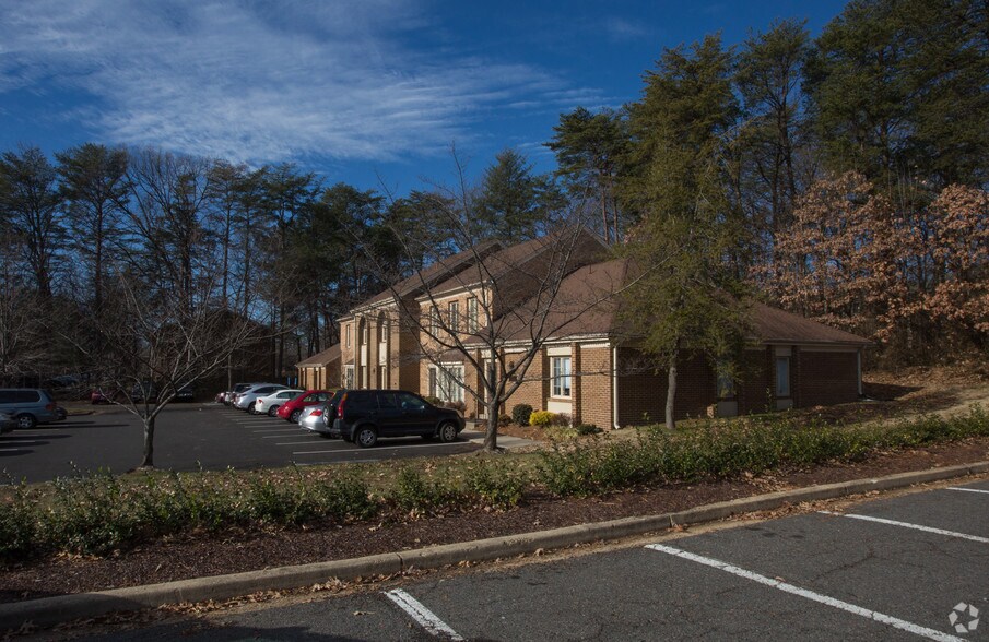 More Photos Of 6201-6209 Old Keene Mill Ct, Springfield Medical For Lease