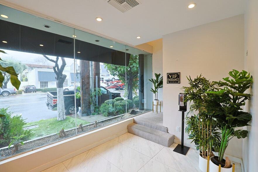 More Photos Of 908-910 N La Cienega Blvd, Los Angeles Storefront Retail Office For Sale