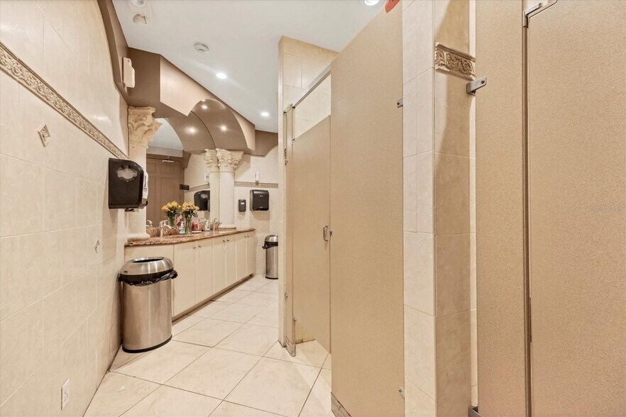 More Photos Of N TAMIAMI TRL NOKOMIS FL 34275, Nokomis General Retail For Sale