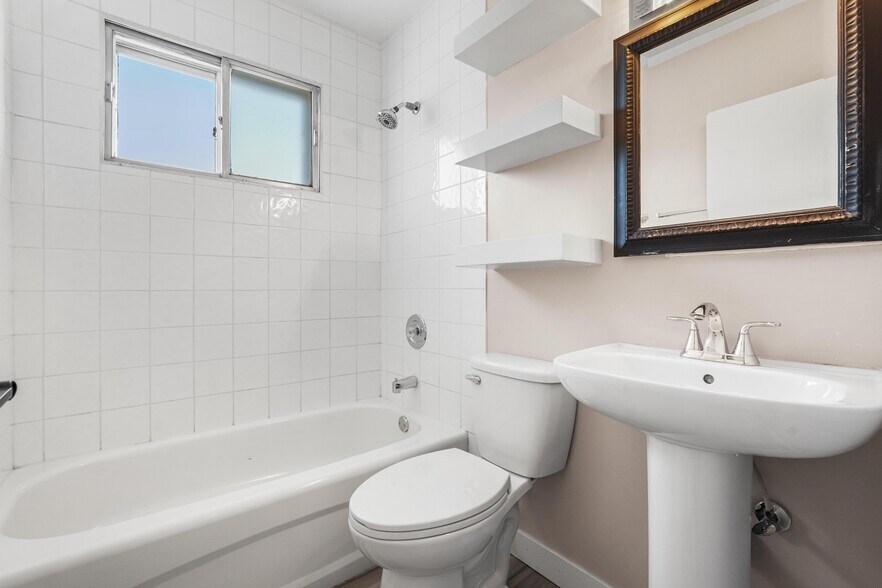 More Photos Of 1624 26 Av SW, Calgary Apartments For Sale
