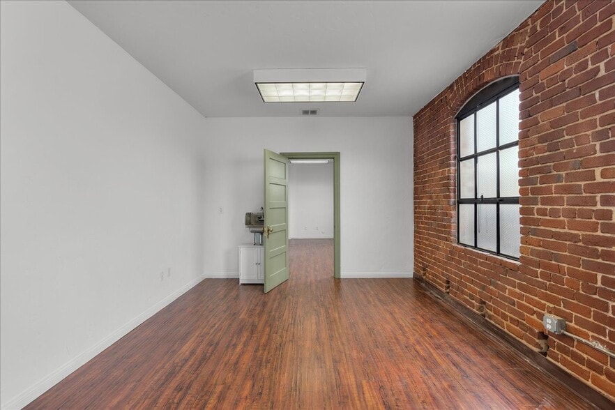 More Photos Of 1002-1008 S Pacific Ave, San Pedro Storefront Retail Office For Lease