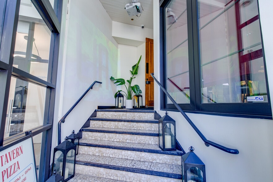 More Photos Of 11 W Illinois St, Chicago Loft Creative Space For Lease