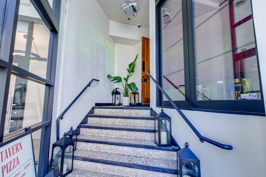 More Photos Of 11 W Illinois St, Chicago Loft Creative Space For Lease