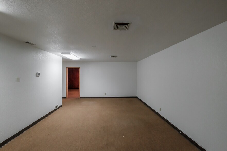 More Photos Of 1131 S Commercial Way SE, Albany Warehouse For Sale