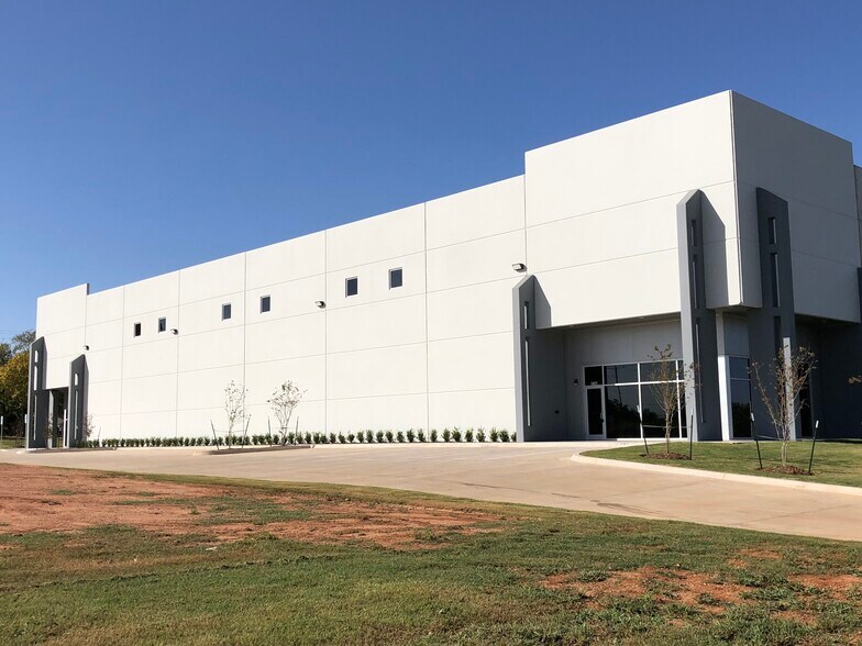 More Photos Of 4617 Sw 25th Cir, Oklahoma City Industrial For Lease