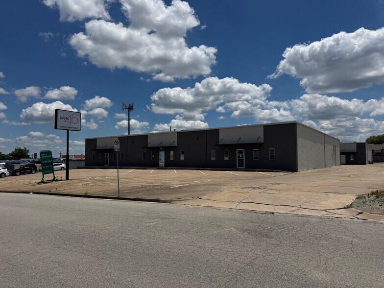 More Photos Of 7624-7630 E 46th Pl, Tulsa Industrial For Lease