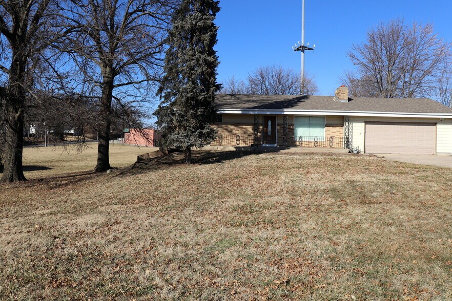 More Photos Of 12816 E 47th St S, Independence General Retail For Sale