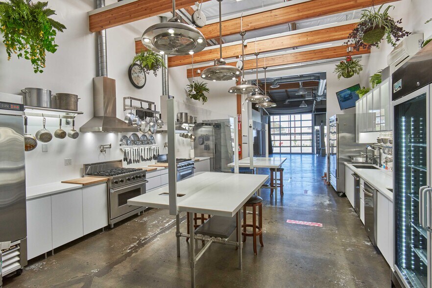 More Photos Of 2010 W 135th St, Gardena Manufacturing For Sale