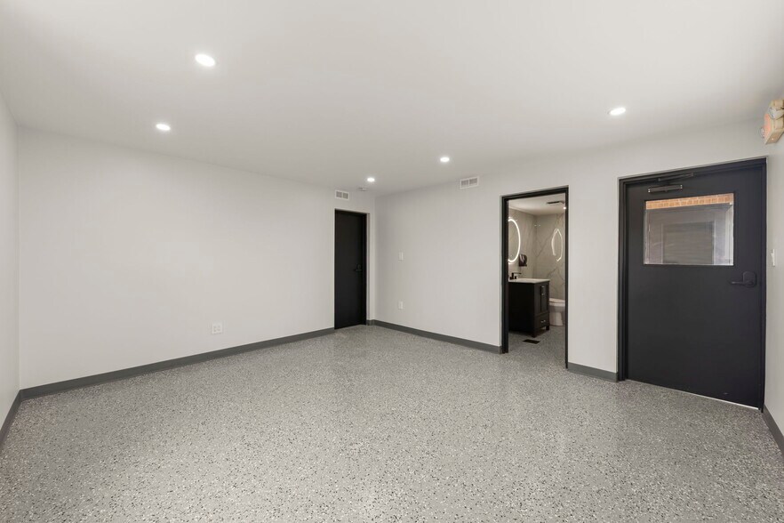 More Photos Of 103 Quarry Rd, Rochelle Warehouse For Sale