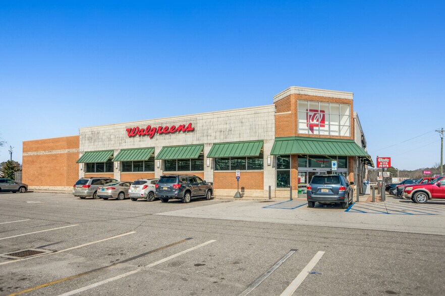 More Photos Of 201 Highway 31 NW, Hartselle Drugstore For Sale