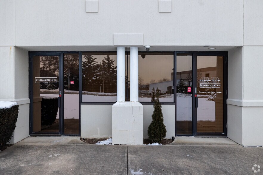 More Photos Of 201 Moreland Rd, Hauppauge Medical For Lease