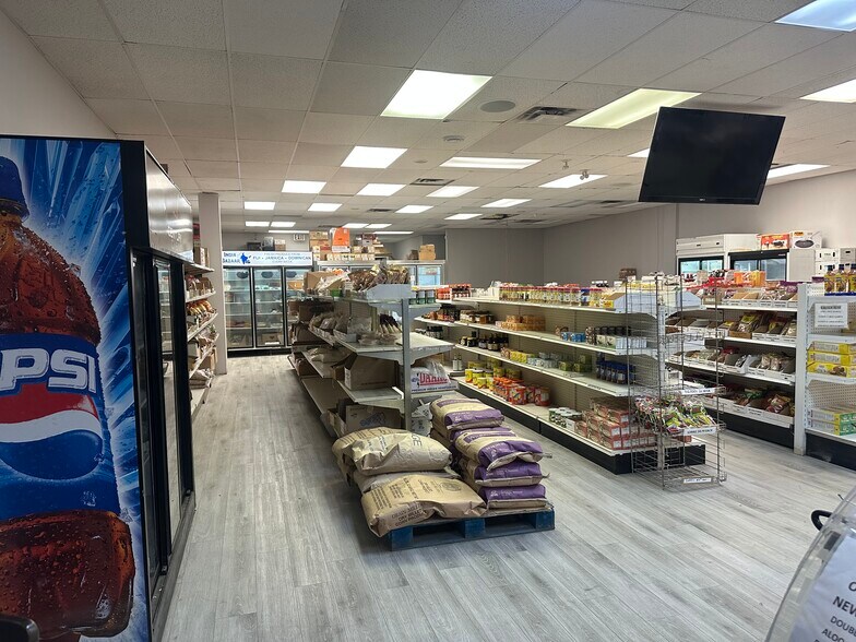 More Photos Of 3303 118 Ave Nw, Edmonton Storefront For Lease