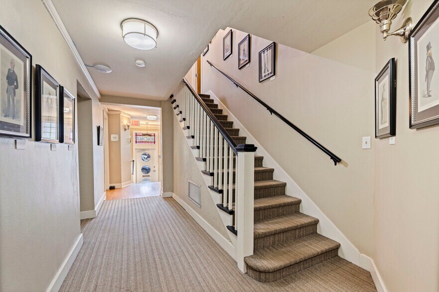 More Photos Of 721 1st Ave N, Saint Petersburg Office For Sale