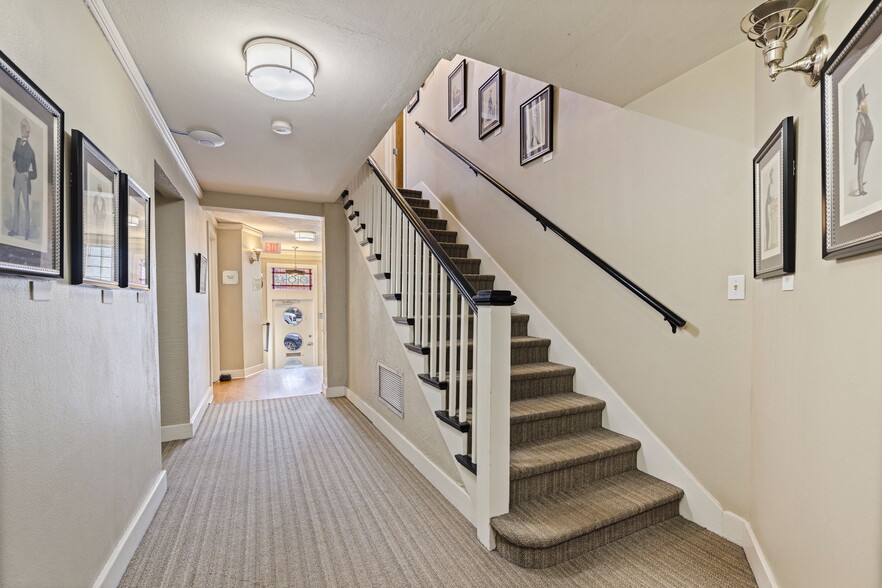 More Photos Of 721 1st Ave N, Saint Petersburg Office For Sale