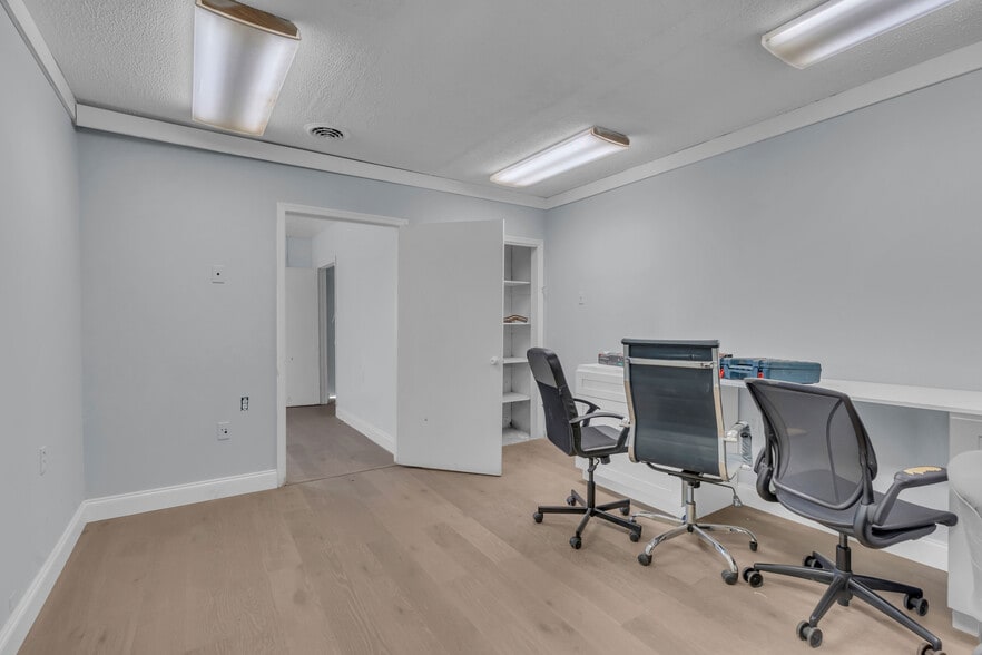 More Photos Of 449 N Cameron St, Winchester Manufacturing For Lease