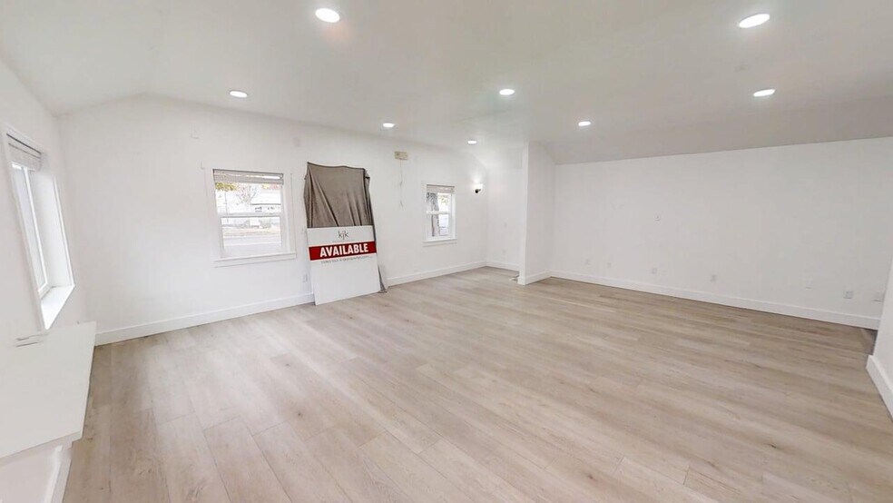 More Photos Of 11518 NE Sandy Blvd, Portland Apartments For Lease