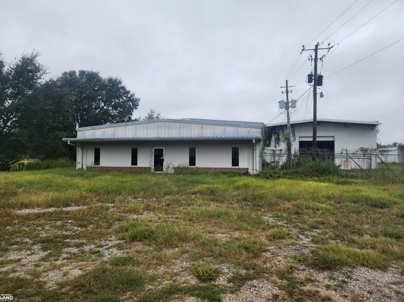 Primary Photo Of 612 E Crawford St, Colquitt Distribution For Sale