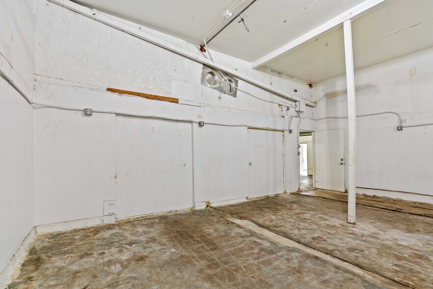 More Photos Of 6835 Tujunga Ave, North Hollywood Warehouse For Sale
