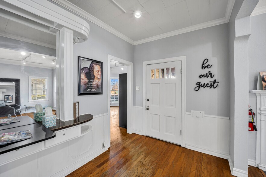 More Photos Of 808 W Abram St, Arlington Freestanding For Sale