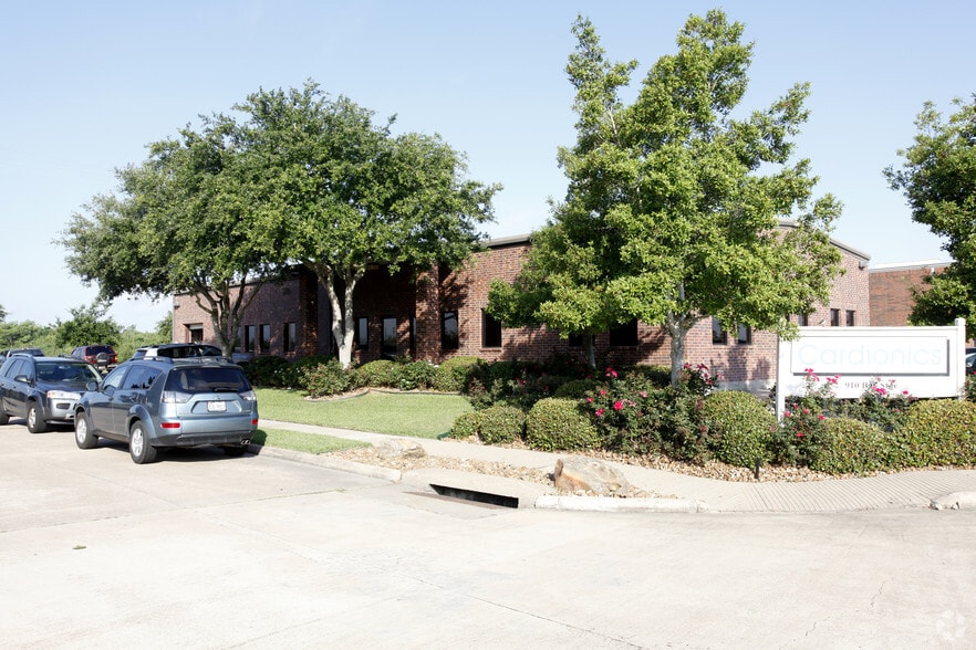 Primary Photo Of 910 Bay Star Blvd, Webster Warehouse For Sale