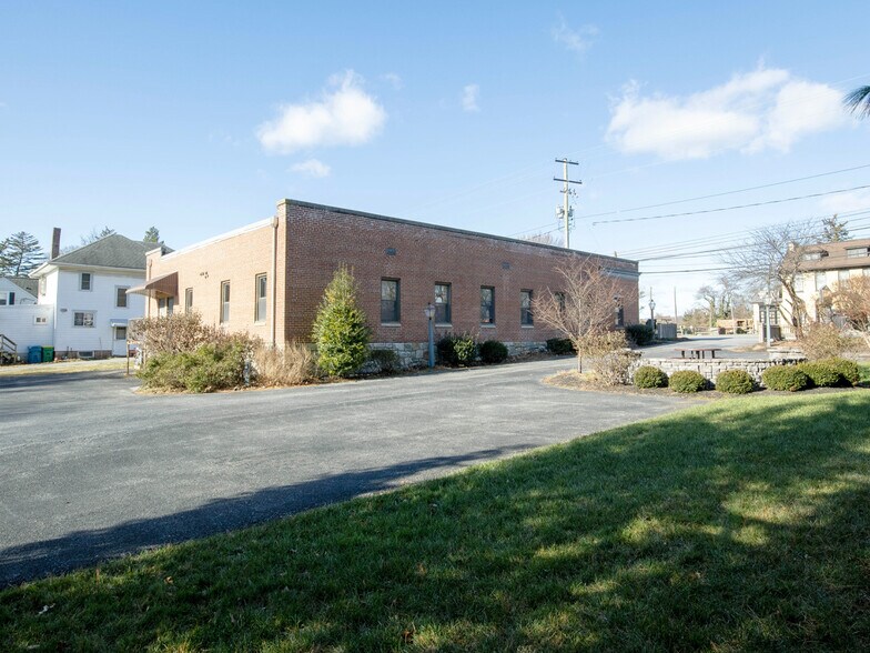 More Photos Of 2306 Columbia Ave, Lancaster Office For Lease