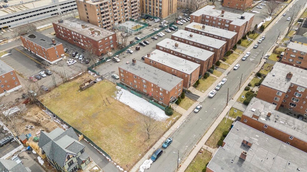 More Photos Of 36 Huntington St, Hartford Apartments For Sale