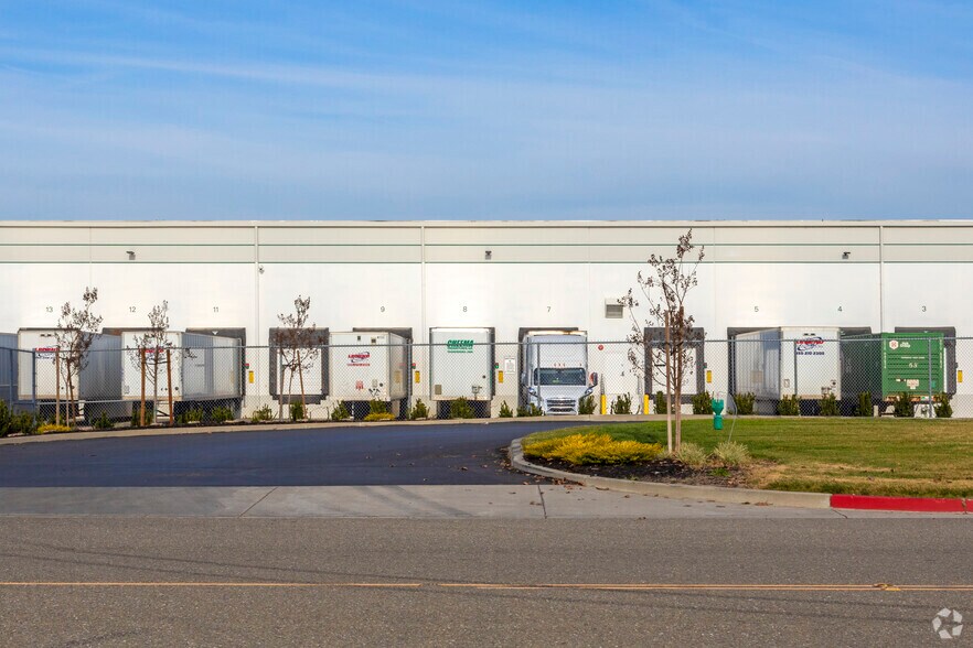 More Photos Of 1111 Runway Dr, Stockton Distribution For Lease