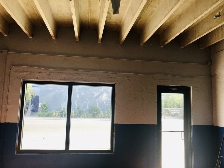 More Photos Of 1211 Okeechobee Rd, West Palm Beach Flex For Lease