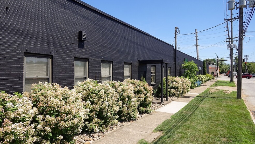 More Photos Of 2740-2754 2nd St, Cuyahoga Falls Warehouse For Sale