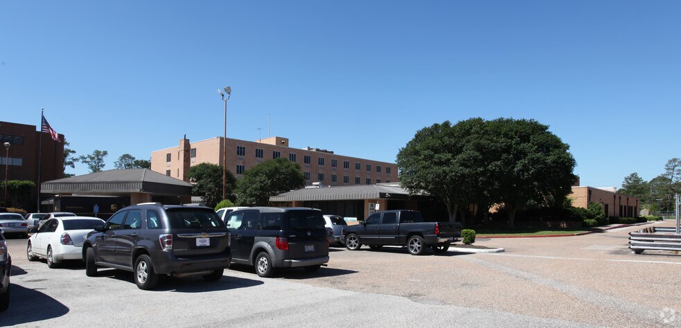 More Photos Of 1615 Hillendahl Blvd, Houston Hospital For Sale