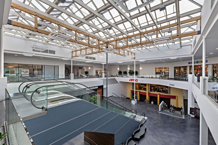 More Photos Of 8657 Villa La Jolla Dr, La Jolla Unknown For Lease