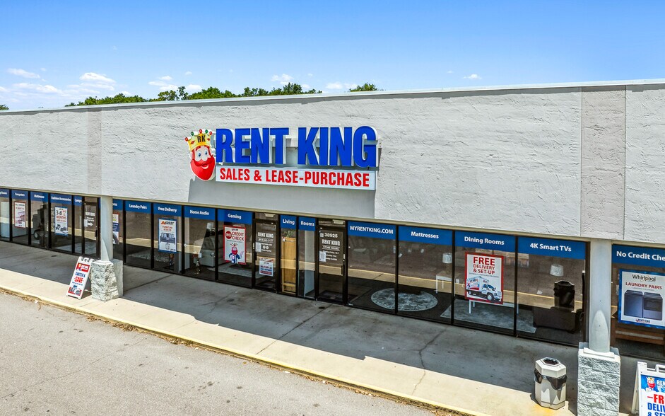 More Photos Of 38901-38923 County Road 54, Zephyrhills Storefront For Lease